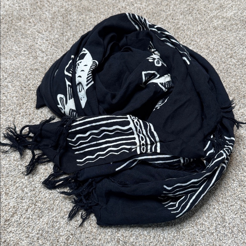 Sarong Beach Wrap Scarf Coverup w Fringe in Black & White - Picture 12 of 13